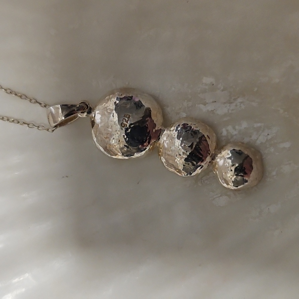 Cascading Pearls Pendant w/chain! - Picture 4 of 9